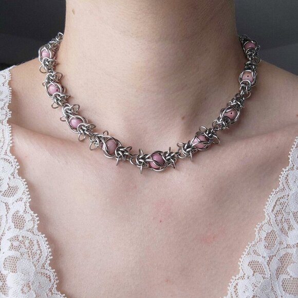 Fairy princess pink barbwire chain mail necklace with a small silver chain - Picture 2 of 9